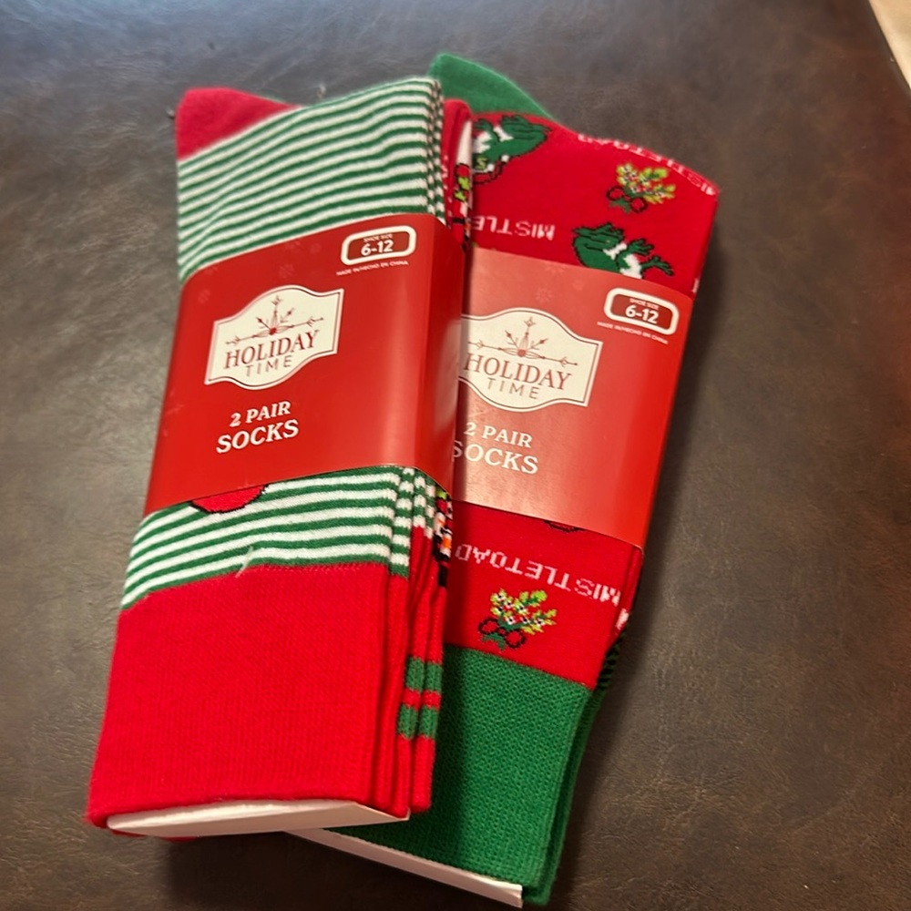 HOLIDAY TIME SOCKS: 2 PACKS (4 total pairs): NEW IN PACKAGE: SHOE SIZE 6-12